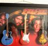 Bild Bee Gees mit 3 Modellgitarren