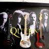Bild Queen mit 3 Modellgitarren