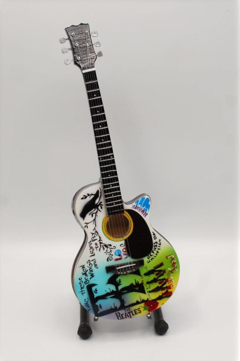 Modell-Gitarre Beatles scale 1:4
