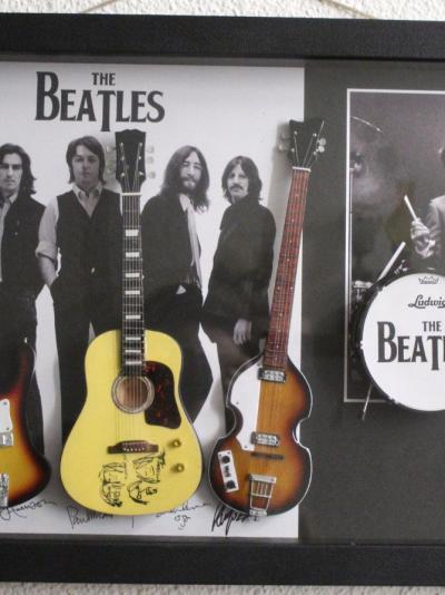 The Beatles - Bild mit 3 Gitarren in 3-D