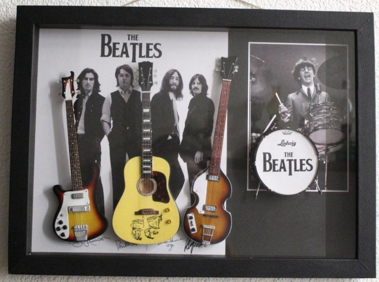 The Beatles - Bild mit 3 Gitarren in 3-D