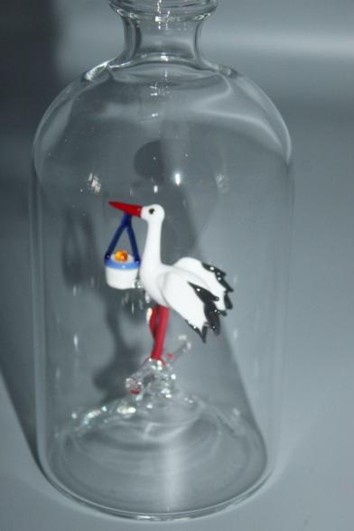 Glasflasche mit Sujet Storch innen - zur Geburt für den Vater
