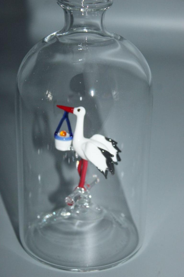 Glasflasche mit Sujet Storch innen - zur Geburt für den Vater
