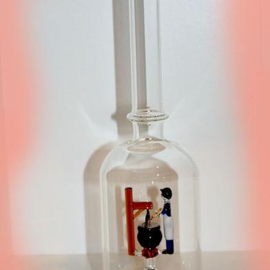 Glasflasche mit Sujet Käser Käsekessel