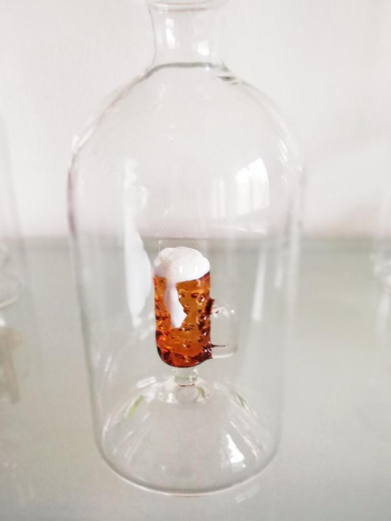 Glasflasche mit Sujet Bierkrug