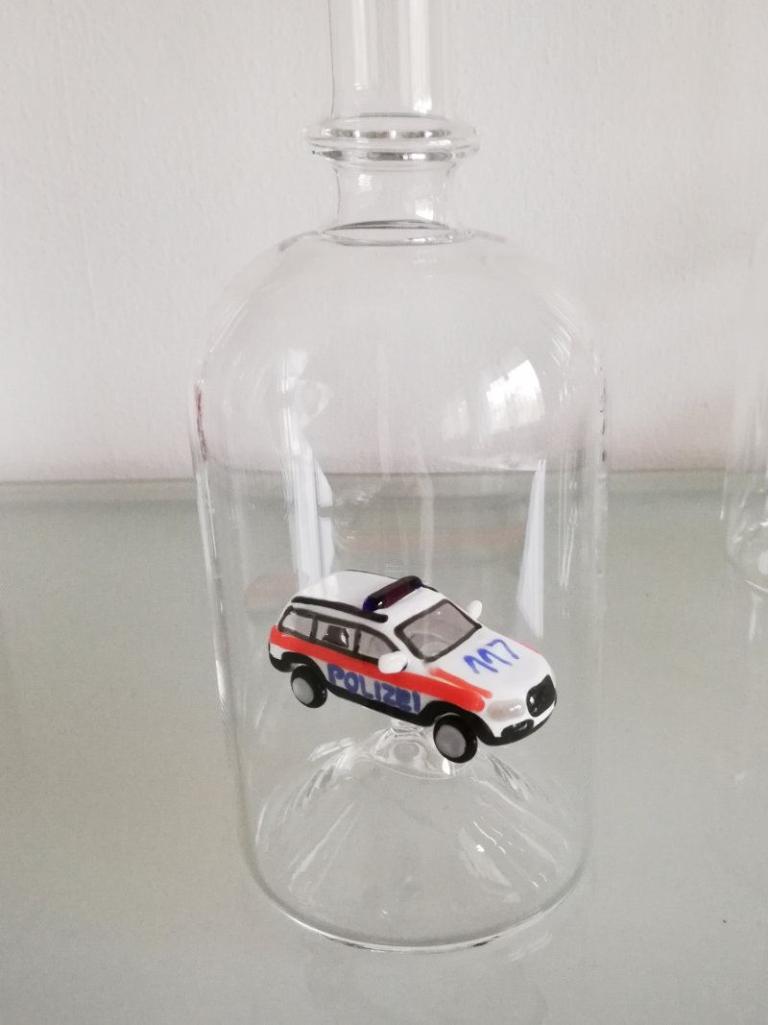 Glasflasche Geschenkflasche mit Sujet Polizeiauto