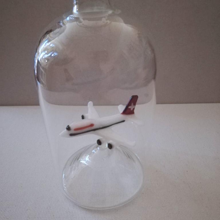 Glasflasche Geschenkflasche mit Sujet Swissairflugzeug
