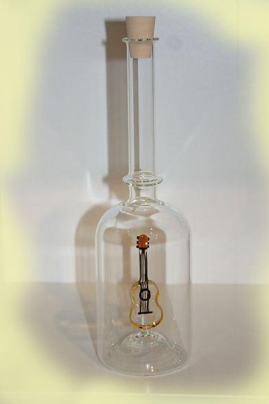 Glasflasche mit Sujet Gitarre