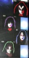 KISS Bild mit 3 Modellgitarren